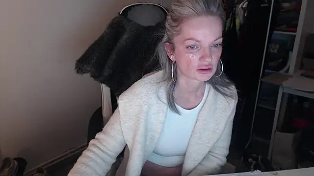 Snapshot of Sabdeluxe chatting on 02-08-25, 07:04 Sabdeluxe online show from 02-08-25, 07:04