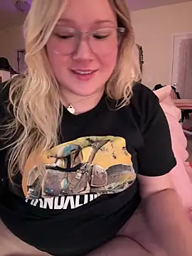 Snapshot of PiggyRose chatting on 03-19-26, 12:14 PiggyRose online show from 03-19-26, 12:14