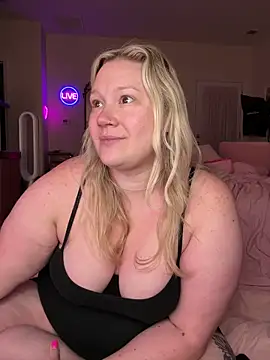 PiggyRose online show from 05-02-26, 01:32