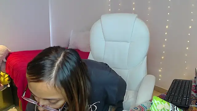 Gabi morales online show from 10-27-25, 08:02