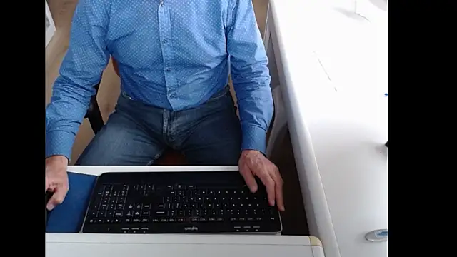 Snapshot of dutchpornking chatting on 09-26-25, 07:45 dutchpornking online show from 09-26-25, 07:45