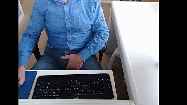 Snapshot of dutchpornking chatting on 10-08-25, 07:17 dutchpornking online show from 10-08-25, 07:17