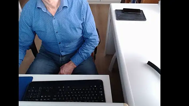 Snapshot of dutchpornking chatting on 10-11-25, 07:18 dutchpornking online show from 10-11-25, 07:18