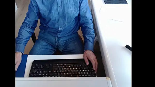 Snapshot of dutchpornking chatting on 10-14-25, 07:53 dutchpornking online show from 10-14-25, 07:53