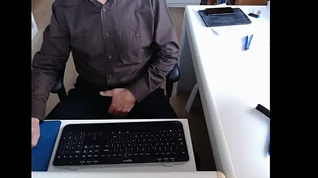 Snapshot of dutchpornking chatting on 10-27-25, 07:34 dutchpornking online show from 10-27-25, 07:34