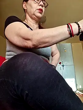 Snapshot of Chriss_Tinaa chatting on 05-19-26, 04:30 Chriss Tinaa online show from 05-19-26, 04:30