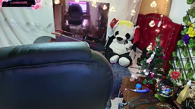 Snapshot of elektra_32 chatting on 12-15-24, 10:18 elektra 32 online show from 12-15-24, 10:18