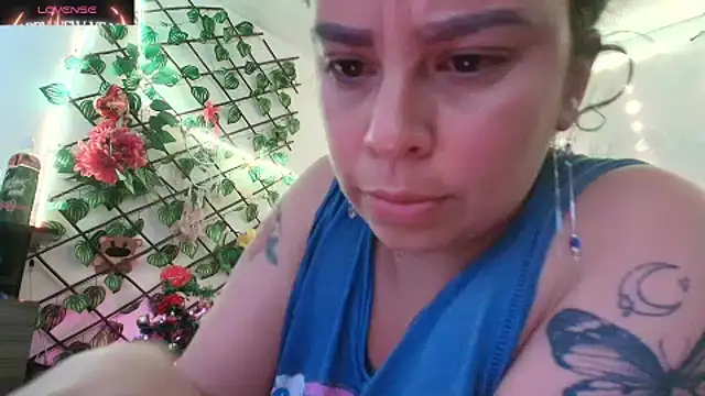 Snapshot of elektra_32 chatting on 01-05-25, 01:24 elektra 32 online show from 01-05-25, 01:24
