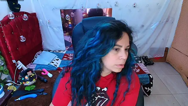 Snapshot of elektra_32 chatting on 01-11-25, 04:27 elektra 32 online show from 01-11-25, 04:27