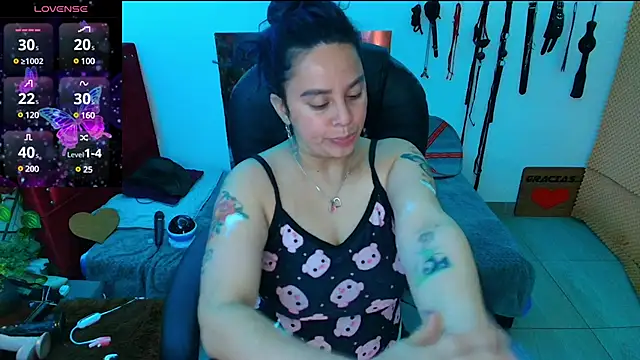 Snapshot of elektra_32 chatting on 03-18-25, 01:20 elektra 32 online show from 03-18-25, 01:20