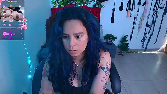 Snapshot of elektra_32 chatting on 02-14-26, 12:02 elektra 32 online show from 02-14-26, 12:02