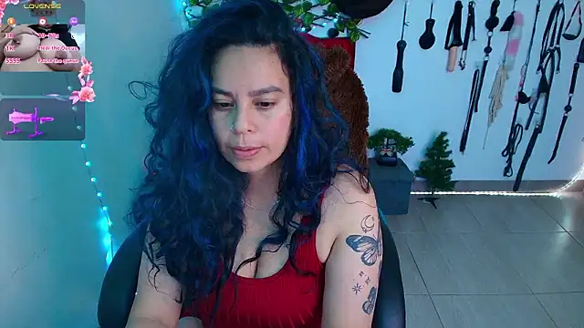 Snapshot of elektra_32 chatting on 02-15-26, 07:16 elektra 32 online show from 02-15-26, 07:16