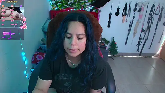 Snapshot of elektra_32 chatting on 02-21-26, 01:56 elektra 32 online show from 02-21-26, 01:56