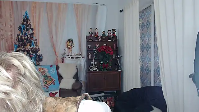 Snapshot of SindeeDix chatting on 12-14-25, 04:23 SindeeDix online show from 12-14-25, 04:23