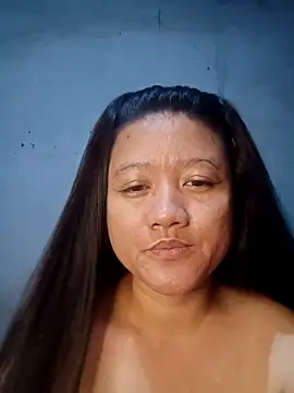 Snapshot of Urchanel chatting on 02-23-25, 01:21 Urchanel online show from 02-23-25, 01:21
