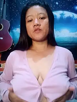 Snapshot of Urchanel chatting on 02-23-25, 10:31 Urchanel online show from 02-23-25, 10:31