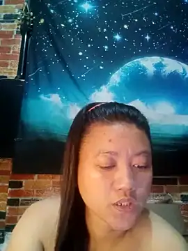 Snapshot of Urchanel chatting on 03-16-25, 11:27 Urchanel online show from 03-16-25, 11:27