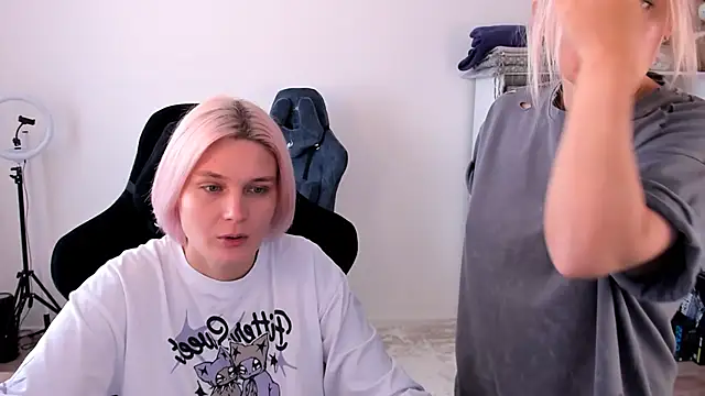 hotblonds online show from 10-19-25, 09:54