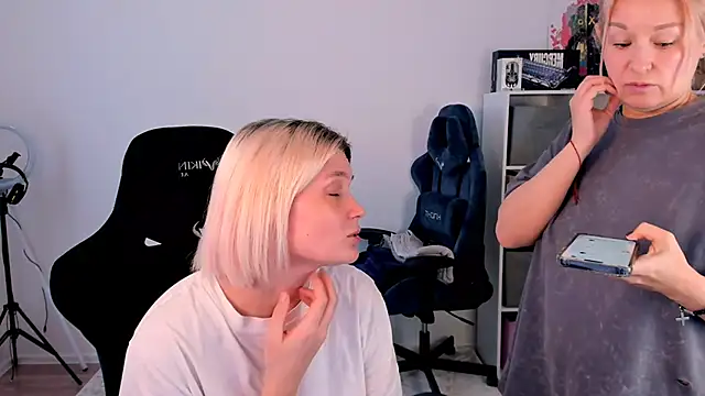 hotblonds online show from 12-22-25, 11:29