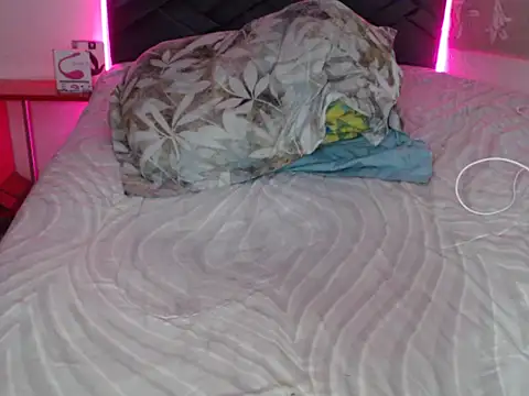 Snapshot of danypalmer chatting on 03-17-25, 02:52 danypalmer online show from 03-17-25, 02:52