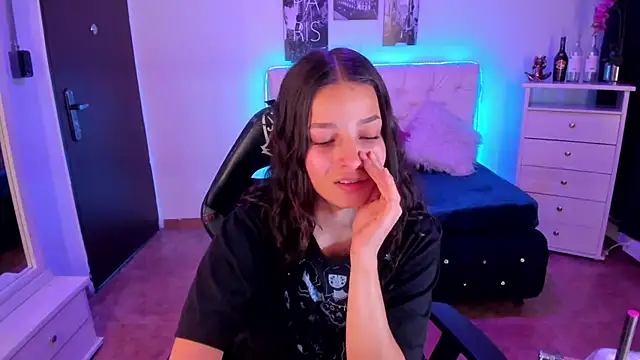 Amaia Daniells online show from 12-28-24, 04:41