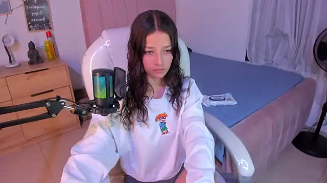 Amaia Daniells online show from 02-07-25, 04:06