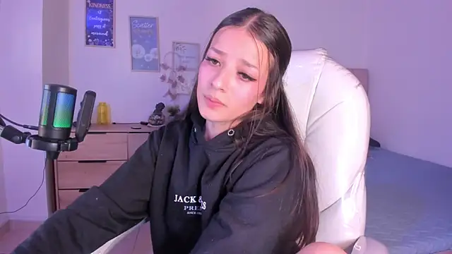 Amaia Daniells online show from 03-05-25, 06:23