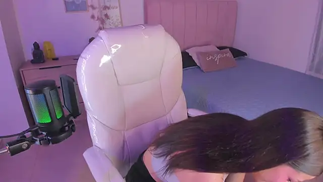 Amaia Daniells online show from 03-19-25, 03:30