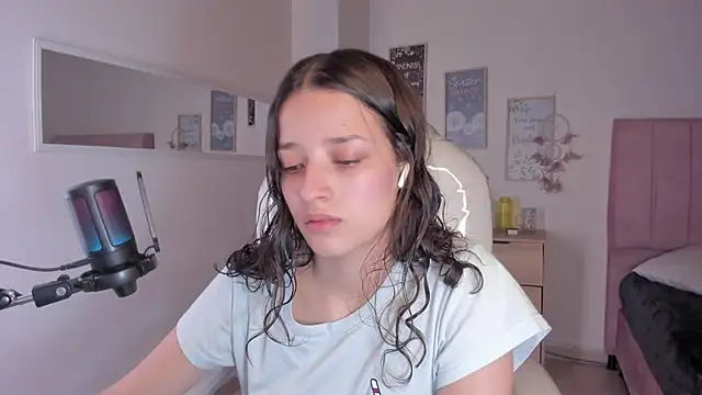 Amaia Daniells online show from 09-11-25, 03:39