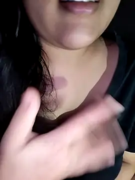 Snapshot of Annerae chatting on 10-29-25, 03:25 Annerae online show from 10-29-25, 03:25