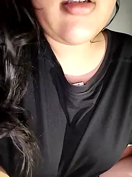 Snapshot of Annerae chatting on 10-31-25, 05:14 Annerae online show from 10-31-25, 05:14