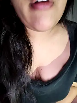 Snapshot of Annerae chatting on 11-06-25, 09:05 Annerae online show from 11-06-25, 09:05