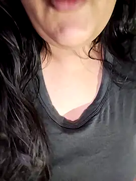 Snapshot of Annerae chatting on 11-16-25, 03:17 Annerae online show from 11-16-25, 03:17