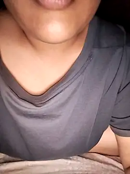 Snapshot of Annerae chatting on 12-18-25, 03:18 Annerae online show from 12-18-25, 03:18