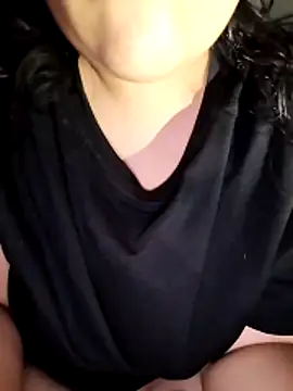 Snapshot of Annerae chatting on 01-18-26, 05:28 Annerae online show from 01-18-26, 05:28