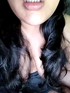 Snapshot of Annerae chatting on 03-15-26, 08:04 Annerae online show from 03-15-26, 08:04