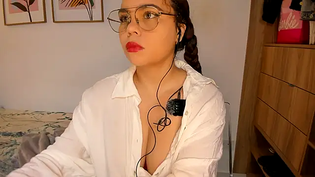 Snapshot of Ash_milk chatting on 04-19-26, 04:50 Ash milk online show from 04-19-26, 04:50