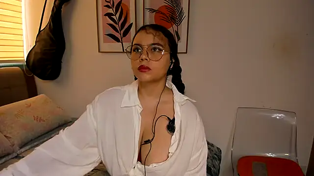 Snapshot of Ash_milk chatting on 04-19-26, 06:10 Ash milk online show from 04-19-26, 06:10