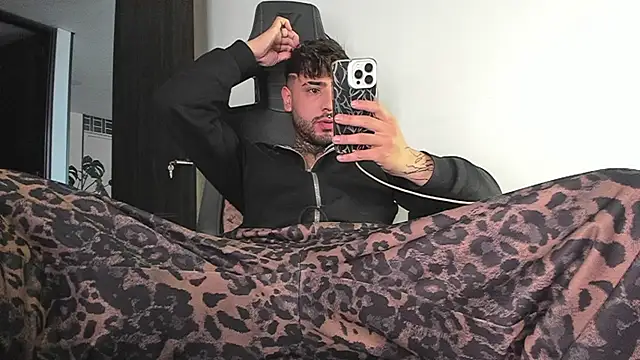 Snapshot of imferrer chatting on 04-10-26, 10:14 imferrer online show from 04-10-26, 10:14