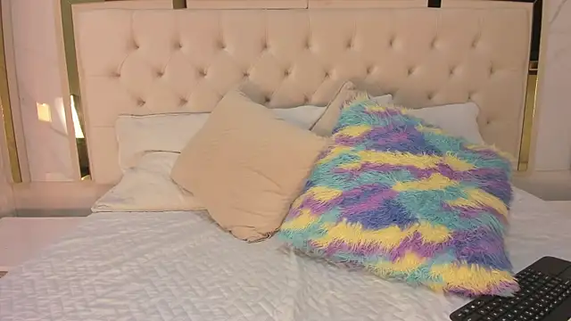 Meghan stonne  online show from 11-30-25, 07:07