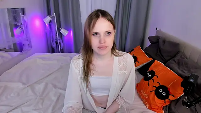 Snapshot of EffieMinki chatting on 10-28-25, 06:50 EffieMinki online show from 10-28-25, 06:50