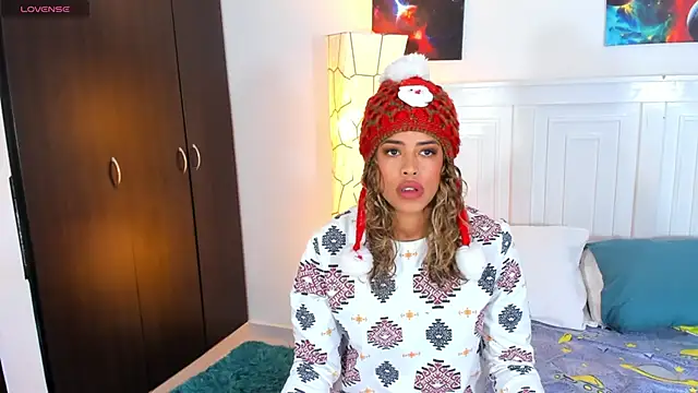 SarahCinnamon- online show from 12-19-24, 09:06