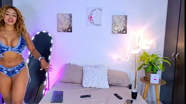 SarahCinnamon- online show from 05-08-26, 07:19