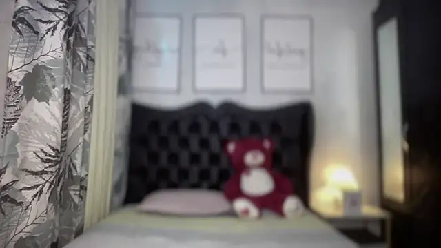 Miss Deliciousness online show from 02-11-26, 05:18