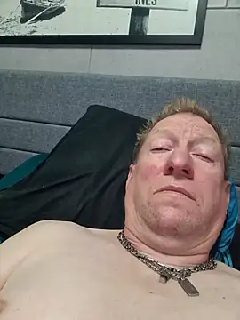 tomtom111111 online show from 09-09-25, 03:55