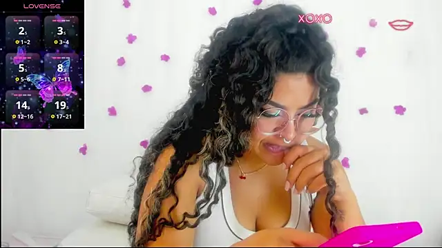 Snapshot of moana_taylor chatting on 09-28-25, 10:31 moana taylor online show from 09-28-25, 10:31