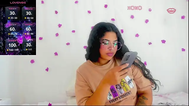 Snapshot of moana_taylor chatting on 10-08-25, 10:24 moana taylor online show from 10-08-25, 10:24