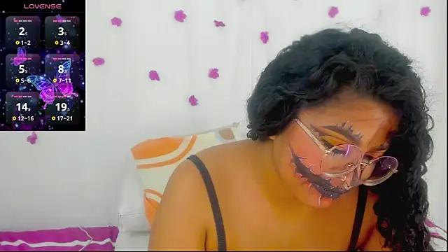 Snapshot of moana_taylor chatting on 10-25-25, 02:13 moana taylor online show from 10-25-25, 02:13