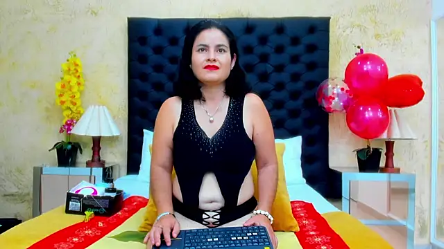 Snapshot of SaraBernarrd chatting on 02-07-25, 01:25 SaraBernarrd online show from 02-07-25, 01:25