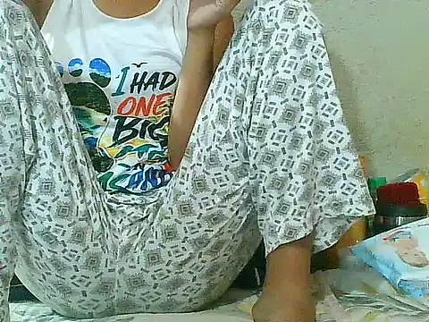 Snapshot of PinaySkinnyGirl chatting on 06-28-26, 10:27 PinaySkinnyGirl online show from 06-28-26, 10:27